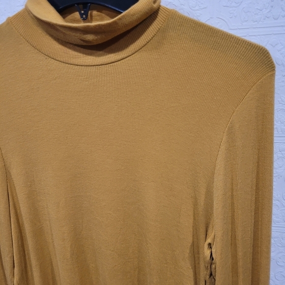 Wilfred Only Ribbed turtleneck long sleeve shirt - Picture 2 of 6